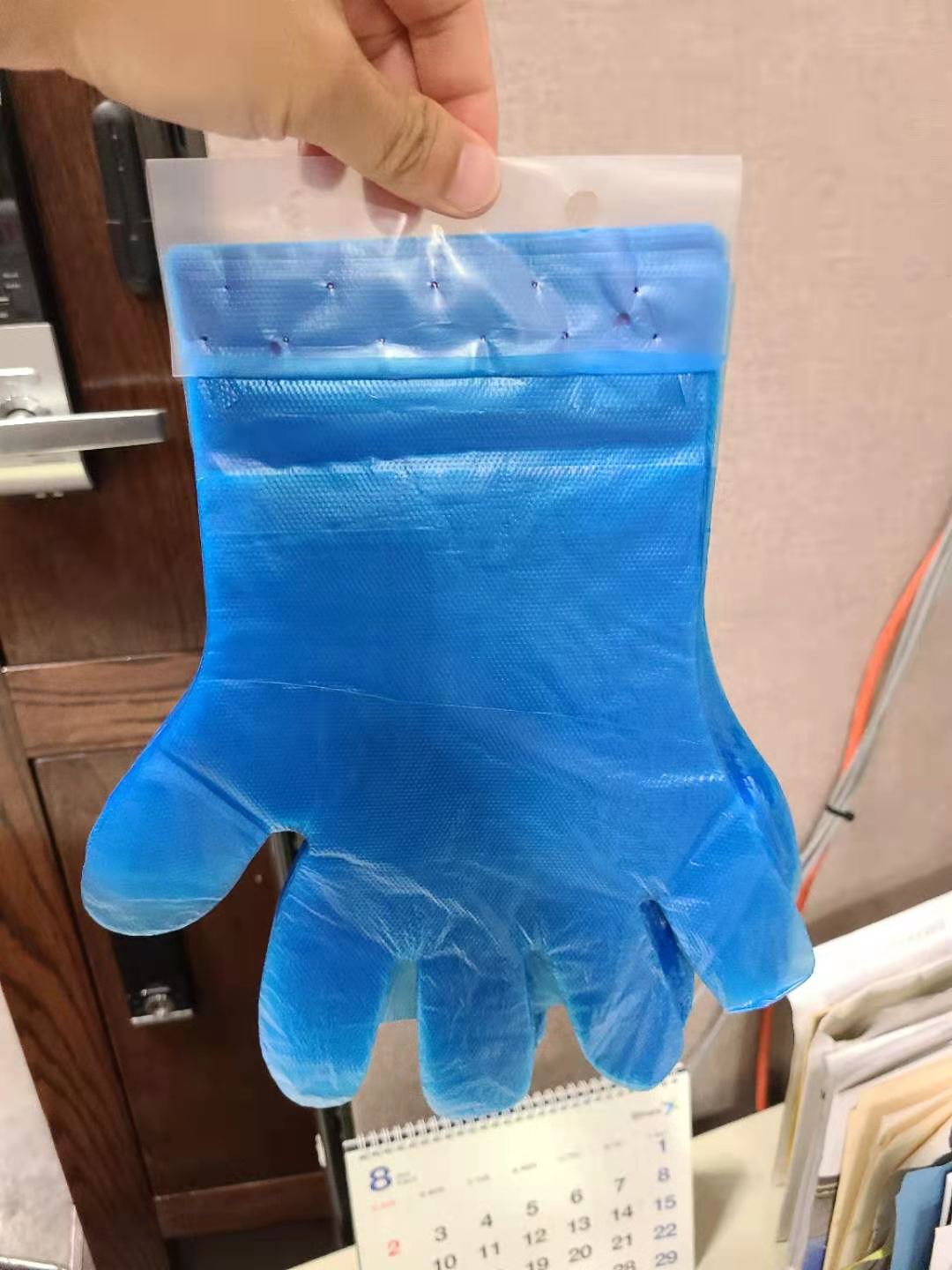 Střední jednorázové polyuretanové rukavice bez pudru
